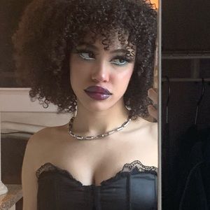 Meet your Posher, Iris